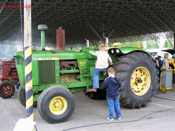 John Deere 5020