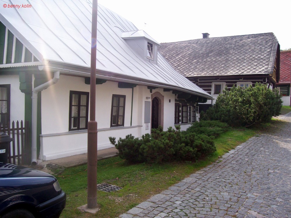 Zvědavá ulička 100