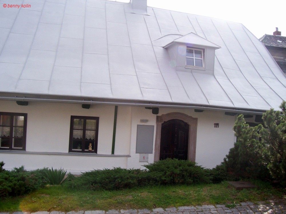 Zvědavá ulička 103