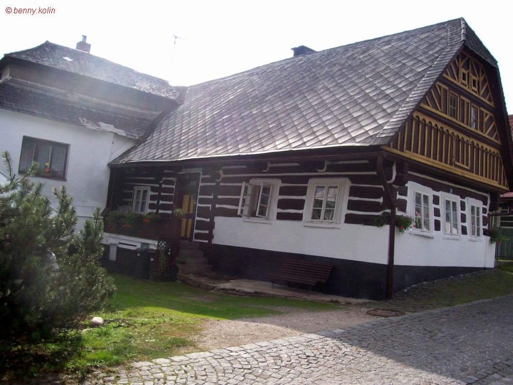 Zvědavá ulička 104